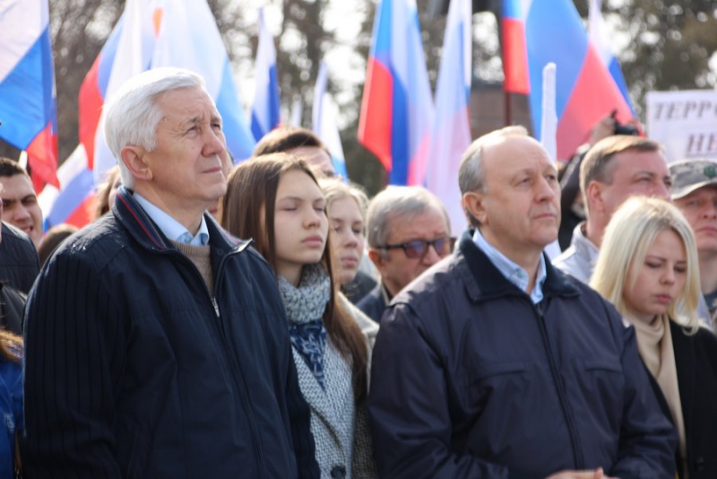 В Саратове митинг против терроризма собрал 10 тысяч человек