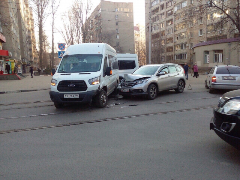 В час пик ДТП остановило движение общественного транспорта