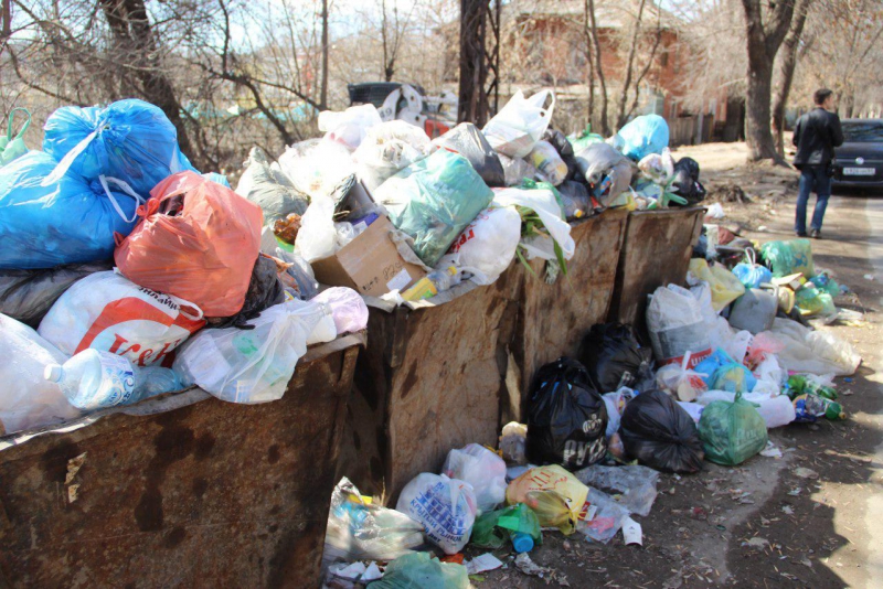 Участники рейда проверили, как очищается от мусора Заводской район