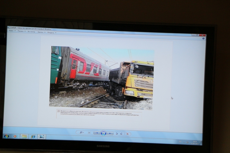 Саратовские железнодорожники предостерегли будущих водителей от опасных нарушений на переездах