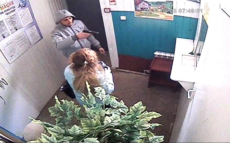 Вооруженный налетчик вынес из ломбарда ценности почти на 2 млн рублей