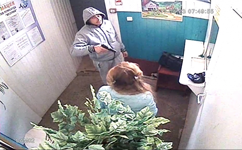 Вооруженный налетчик вынес из ломбарда ценности почти на 2 млн рублей