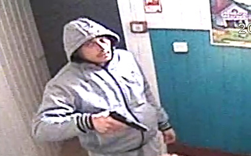 Вооруженный налетчик вынес из ломбарда ценности почти на 2 млн рублей