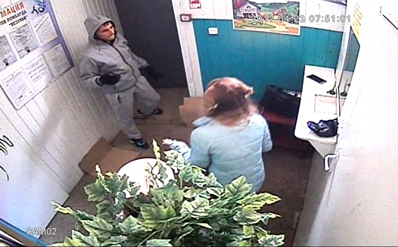 Вооруженный налетчик вынес из ломбарда ценности почти на 2 млн рублей