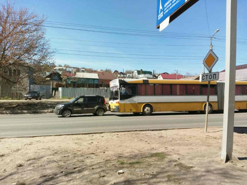 На Большой Садовой автобус №18д врезался в «Киа Соул»