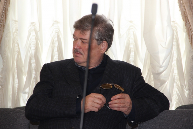 Глава Саратова предложил общественникам покататься с ним в автобусе