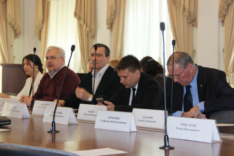 Глава Саратова предложил общественникам покататься с ним в автобусе