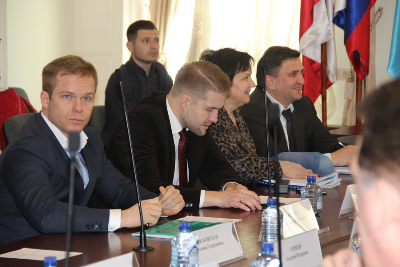 Глава Саратова предложил общественникам покататься с ним в автобусе