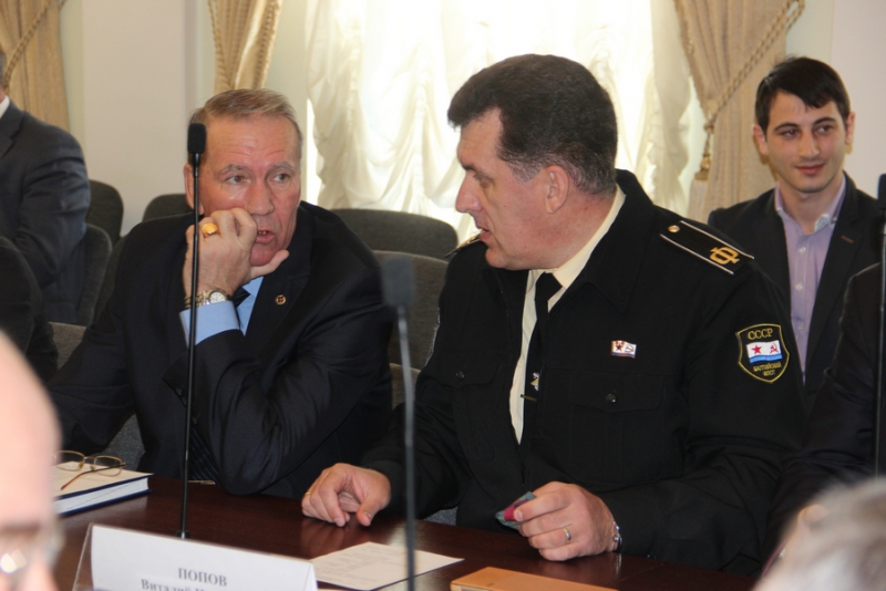 Глава Саратова предложил общественникам покататься с ним в автобусе