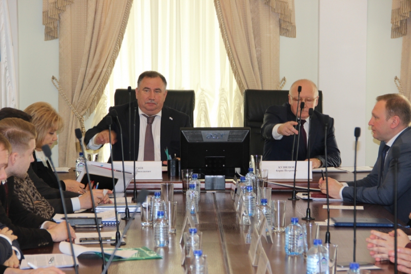 Глава Саратова предложил общественникам покататься с ним в автобусе