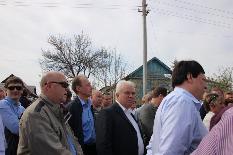 Валерий Сараев и Валерий Радаев пообещали саратовцам новую дорогу и школьный автобус