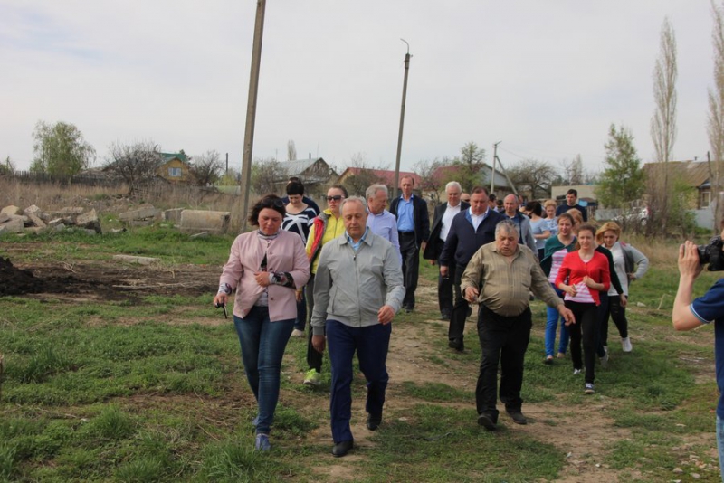 Валерий Сараев и Валерий Радаев пообещали саратовцам новую дорогу и школьный автобус