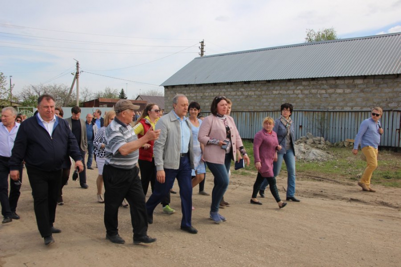 Валерий Сараев и Валерий Радаев пообещали саратовцам новую дорогу и школьный автобус