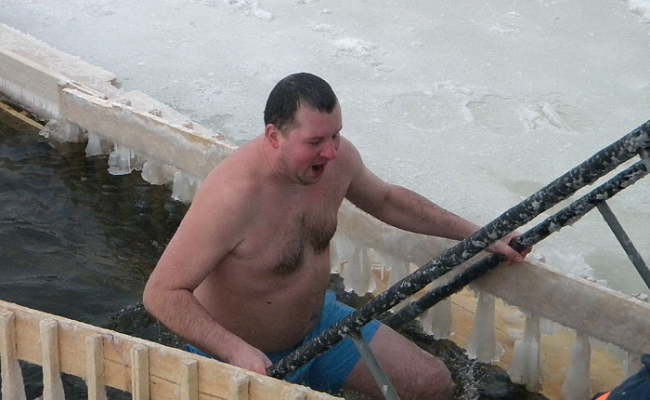 На Крещение четыре министра и зампред купались в проруби