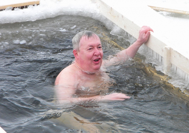 На Крещение четыре министра и зампред купались в проруби