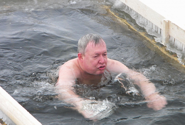 На Крещение четыре министра и зампред купались в проруби