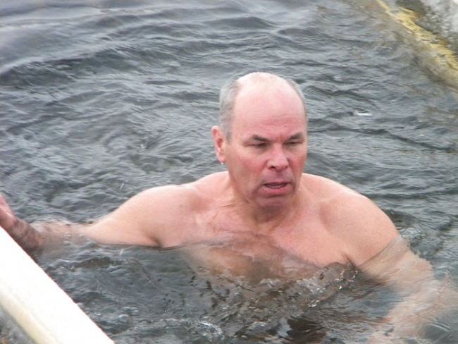 На Крещение четыре министра и зампред купались в проруби