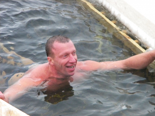 На Крещение четыре министра и зампред купались в проруби