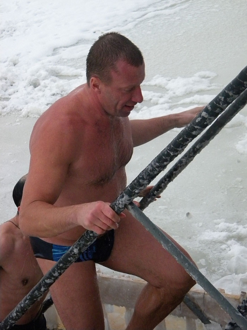 На Крещение четыре министра и зампред купались в проруби