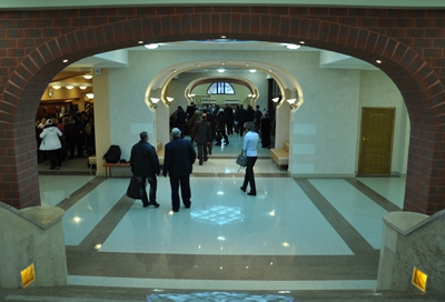 Губернатору устроили экскурсию по ТЮЗу