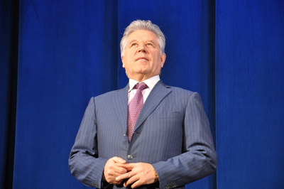 Губернатору устроили экскурсию по ТЮЗу