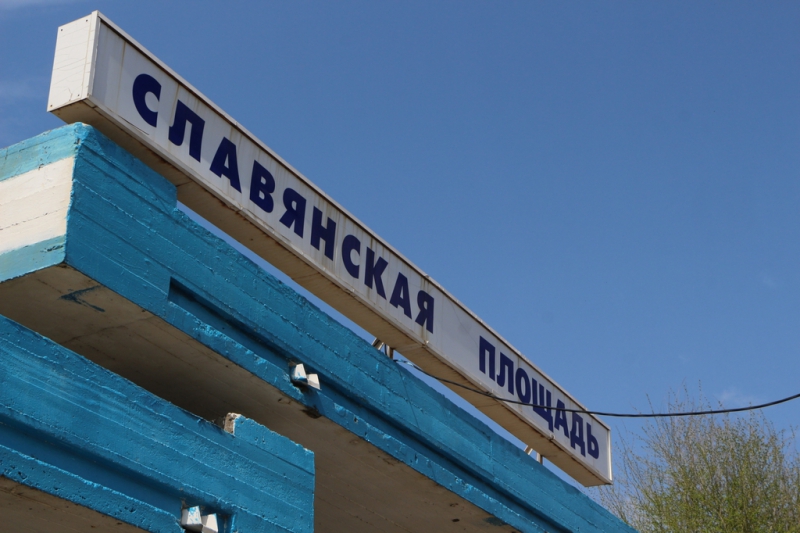 Стелу «Саратов» украсят сотнями роз