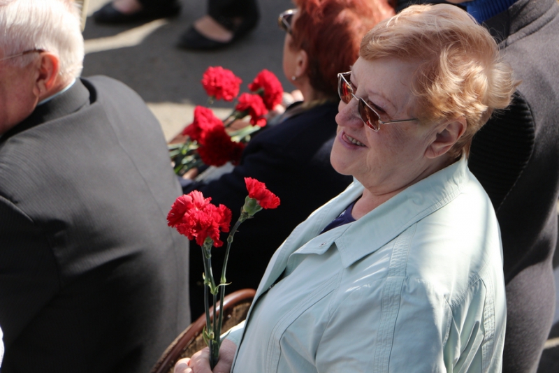 Саратовские школьники прошли строем по Театральной площади