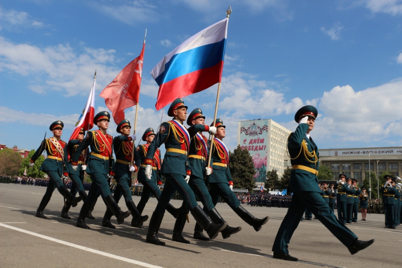 Парад Победы в Саратове привлек 10 тысяч зрителей