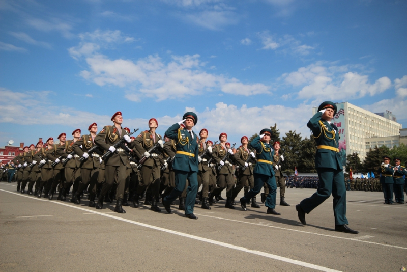 Парад Победы в Саратове привлек 10 тысяч зрителей
