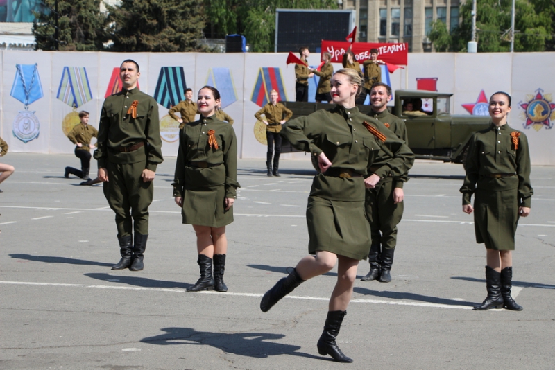 Парад Победы в Саратове привлек 10 тысяч зрителей