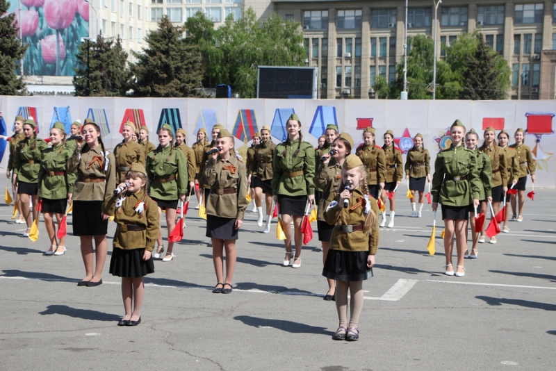 Парад Победы в Саратове привлек 10 тысяч зрителей