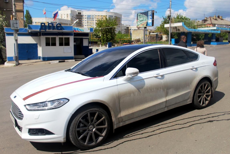 Суд не пустил жениха на свадьбу из-за тонировки на «Форде»