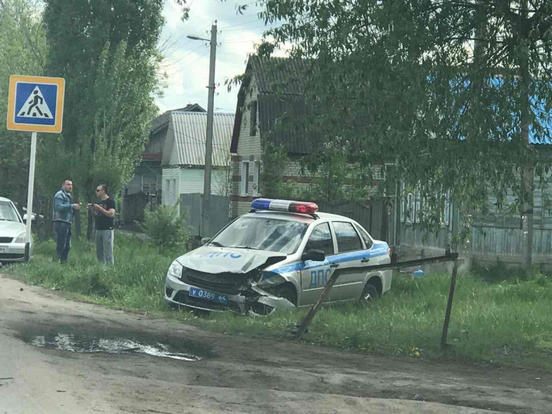 В Балашове разбился автомобиль ДПС