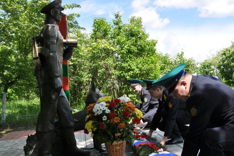 В Саратовской области ко Дню пограничника открыли два памятника