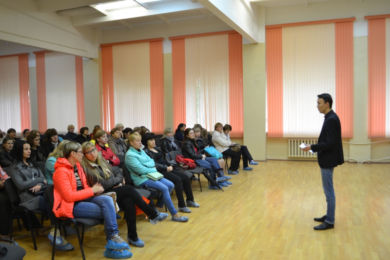 Родителям саратовских школьников рассказали об опасности интернет-зависимости и «групп смерти»