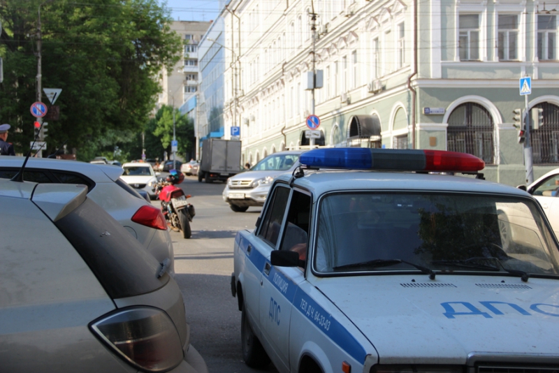 В День защиты детей центр Саратова встал в пробках