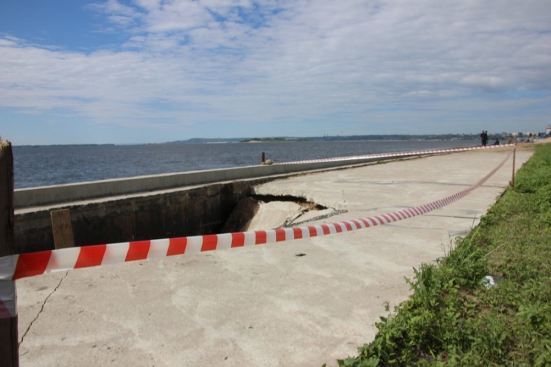 Большой провал на набережной Саратова может еще расшириться