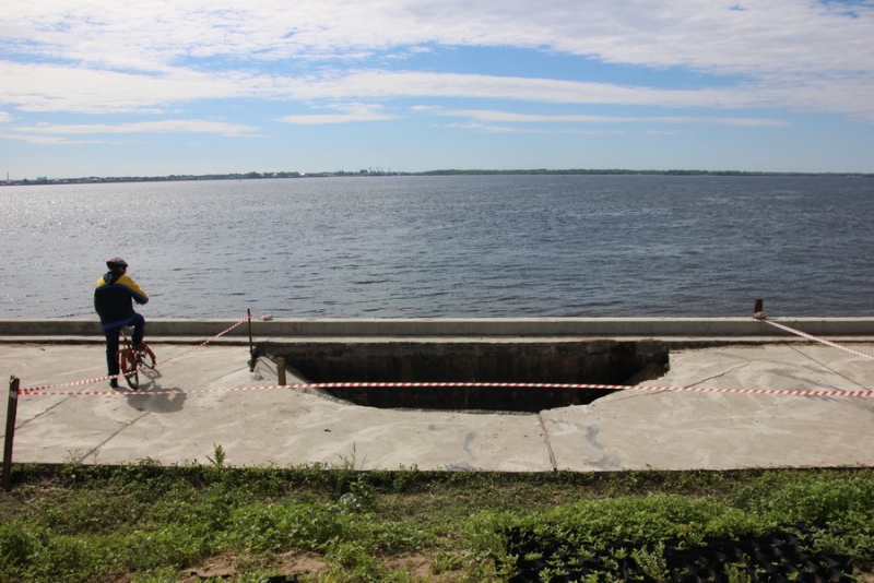 Большой провал на набережной Саратова может еще расшириться