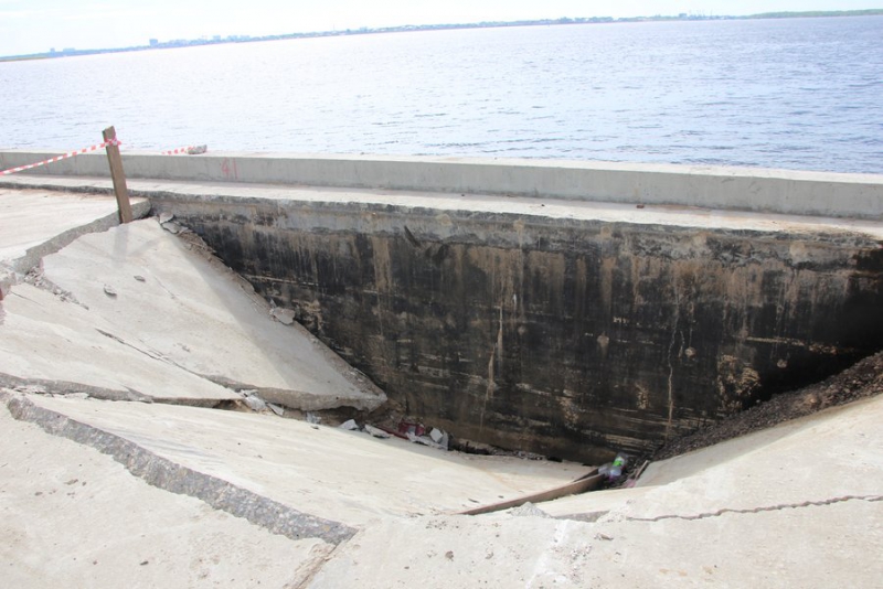 Большой провал на набережной Саратова может еще расшириться