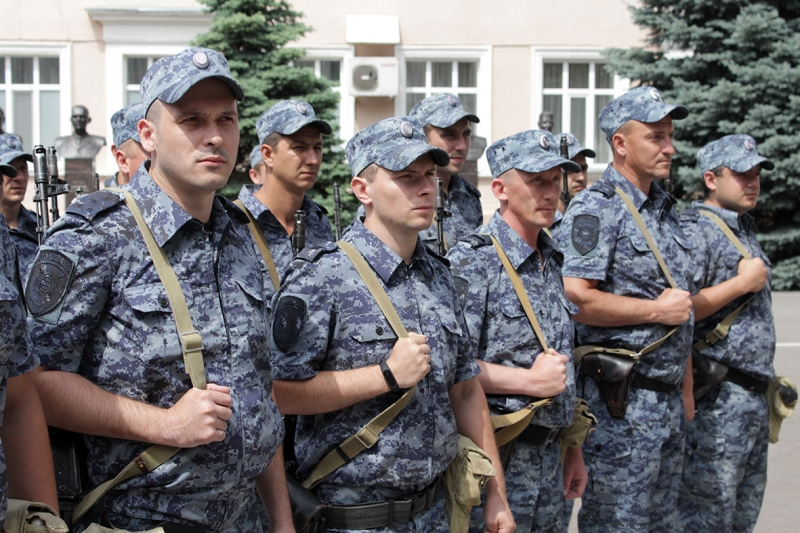 Командировки полицейских на кавказ. Командировка чечня полиция. Командировка чечня полиция. Полицейский охраняет. Командировка чечня полиция.
