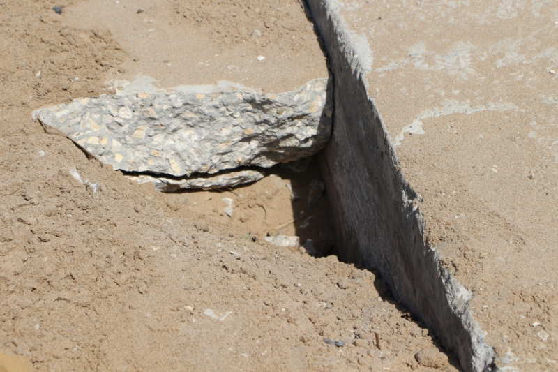 Провал на набережной Саратова закидали песком