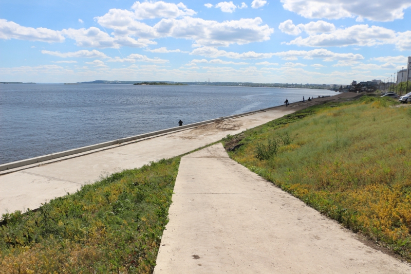 Провал на набережной Саратова закидали песком