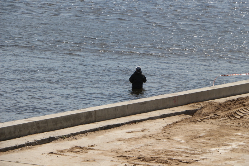 Провал на набережной Саратова закидали песком