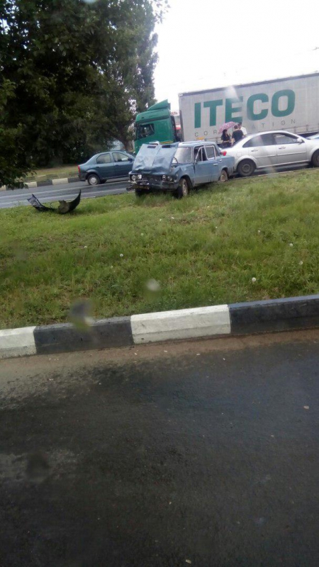 В Ленинском районе массовая авария привела к пробкам