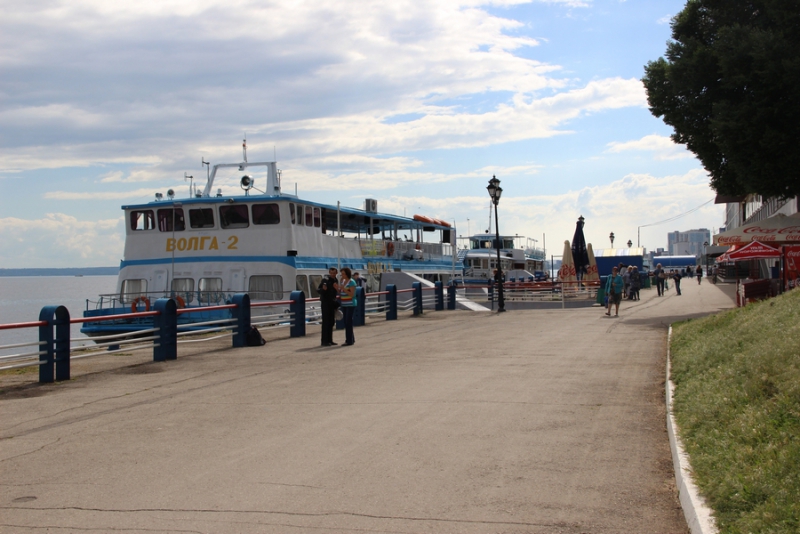 На набережной начали ремонтировать обрушенный причал