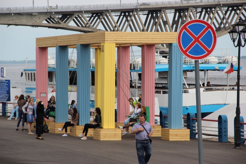 В Саратове починили качели для взрослых