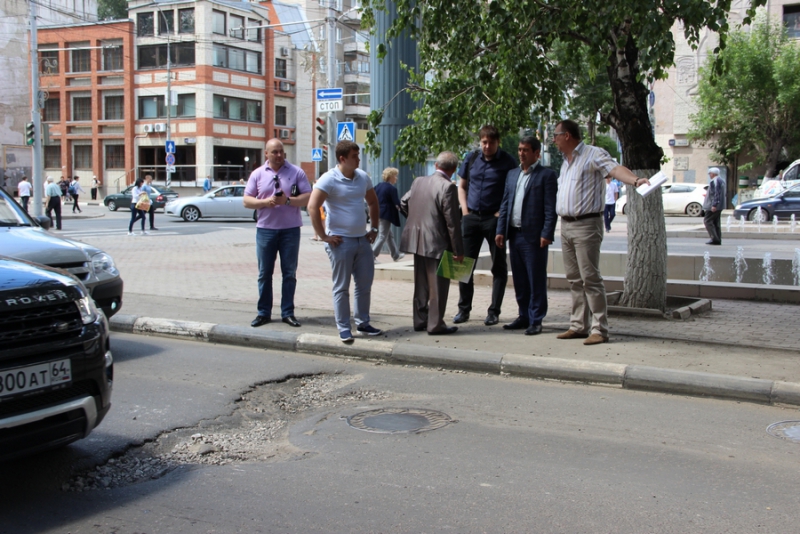Общественники убедились, что сквер на Рахова так и не приведен в порядок