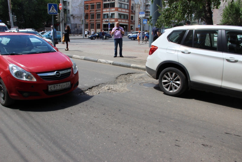 Общественники убедились, что сквер на Рахова так и не приведен в порядок