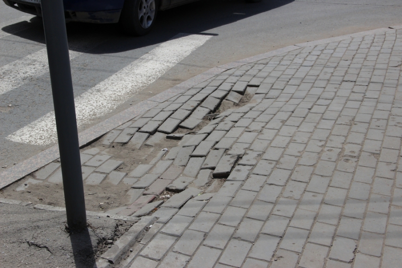 Общественники убедились, что сквер на Рахова так и не приведен в порядок