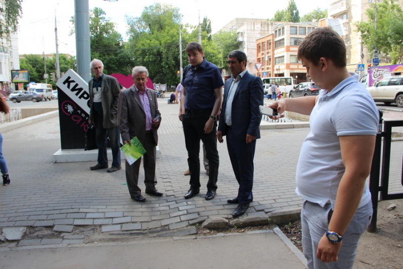 Общественники убедились, что сквер на Рахова так и не приведен в порядок